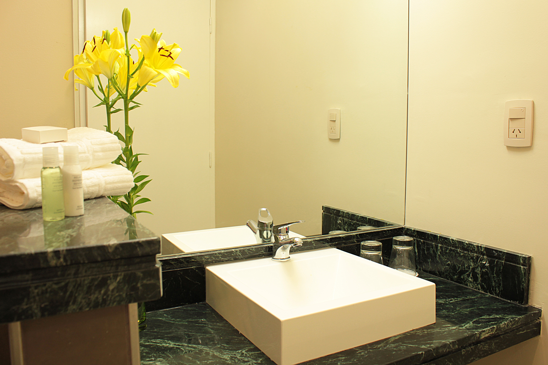 Baño de la habitación Junior Doble 1412 Hotel Boutique